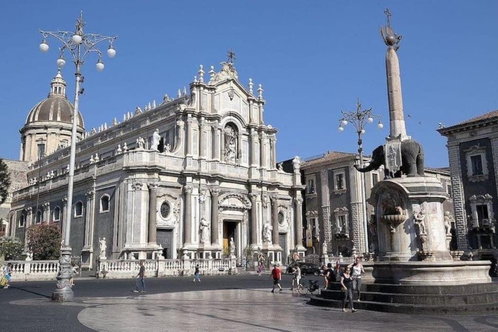 Апартаменты Casa D'Amico Al Duomo Катания Экстерьер фото