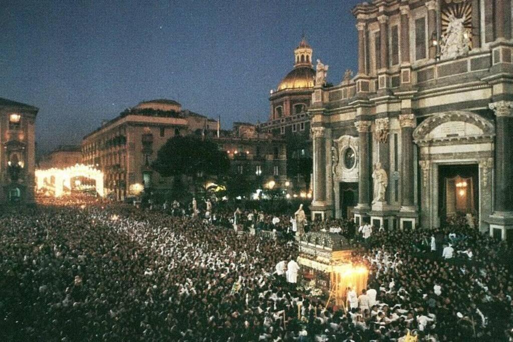 Апартаменты Casa D'Amico Al Duomo Катания Экстерьер фото